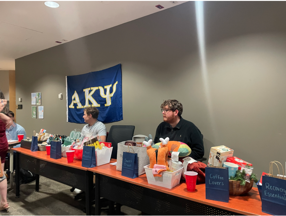 Alpha Kappa Psi Raises $800 at Second Annual Auctioning Event